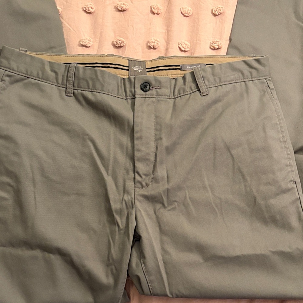 GAP Men's khakis Chino Pants in Gray pearl. WORN ONCE 38X32